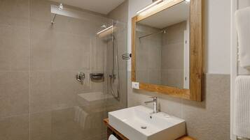 Shower, towels