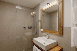 Douche, serviettes fournies