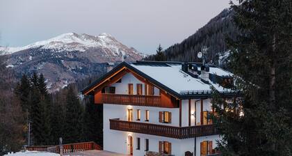 Apartment 'Piz Boe'' with Mountain Views, Shared Garden and Wi-Fi