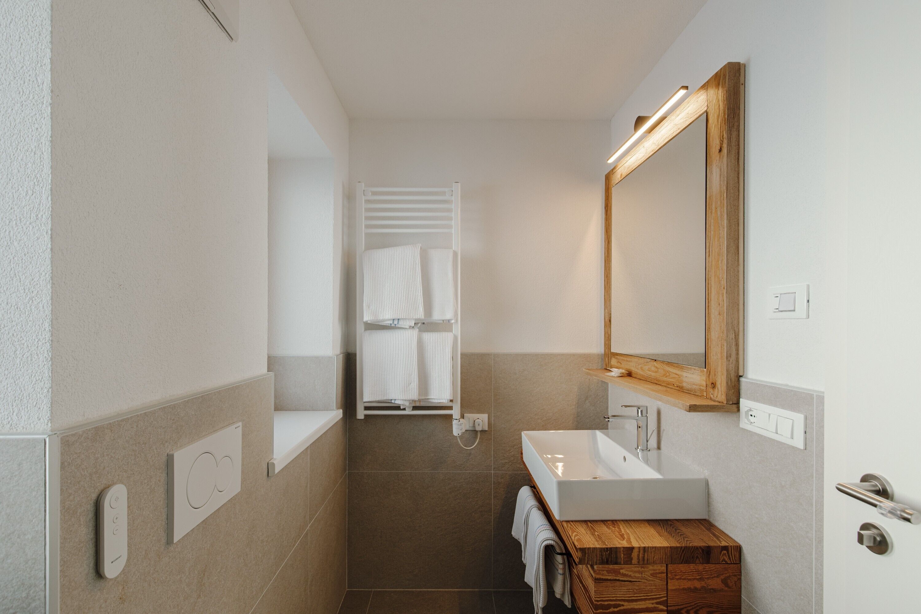 Een douche, een haardroger, handdoeken