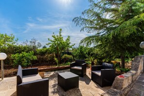 Terrace/patio - Holiday Home 'Il Bilo Di Giuseppe 458' with Shared Garden and Air Conditioning (Tricase)