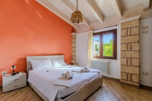 1 bedroom, bed sheets