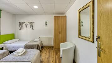 9 bedrooms, free WiFi, bed sheets