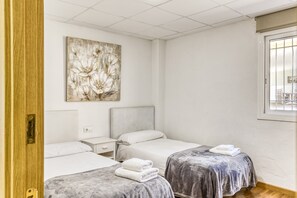9 bedrooms, free WiFi, bed sheets - Holiday Home 'Usall Rural' with Private Pool, Wi-Fi and Air Conditioning (Porqueres)