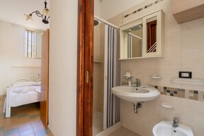 Douche, serviettes fournies