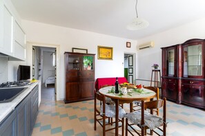 Dining - Holiday Home 'Trilo Di Giuseppe 466' with Air Conditioning (Tricase)