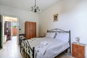 2 bedrooms, bed sheets - Holiday Home 'Trilo Di Giuseppe 466' with Air Conditioning (Tricase)