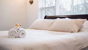 1 bedroom, travel cot, Internet, bed sheets