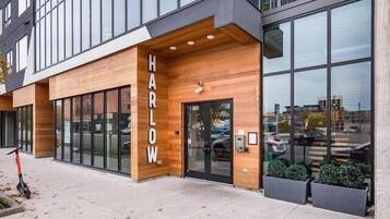 تفاصيل الفندق من الخارج