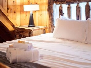 5 chambres, fer et planche à repasser, lit de bébé portatif
