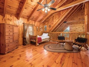 5 habitaciones, tabla de planchar con plancha y cuna de viaje 