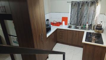Fridge, microwave, stovetop, electric kettle