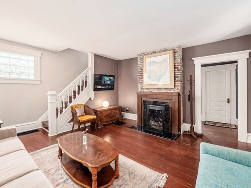 The Vintage Getaway - 3 Bedrooms - Columbus!