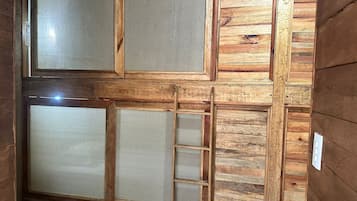 12 bedrooms, premium bedding, Select Comfort beds, laptop workspace