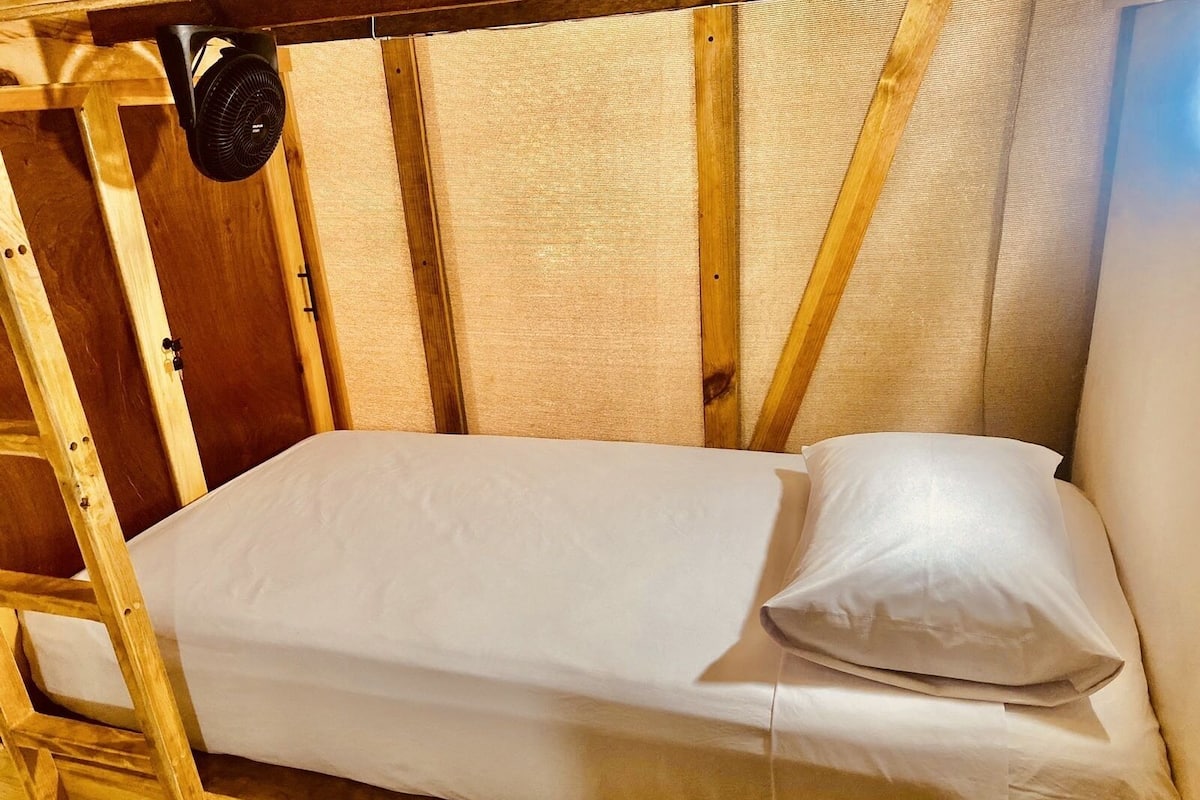 Quarto econômico | Roupas de cama premium, camas Select Comfort