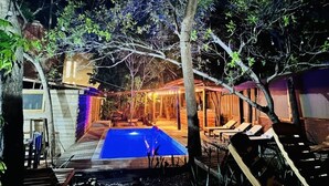 Piscina externa, guarda-sóis