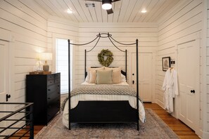 5 habitaciones, tabla de planchar con plancha y cuna de viaje 