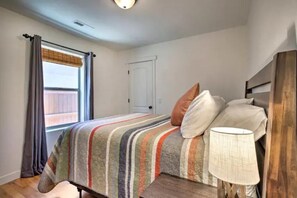 3 Schlafzimmer, Zimmersafe, Schreibtisch, Bügeleisen/Bügelbrett