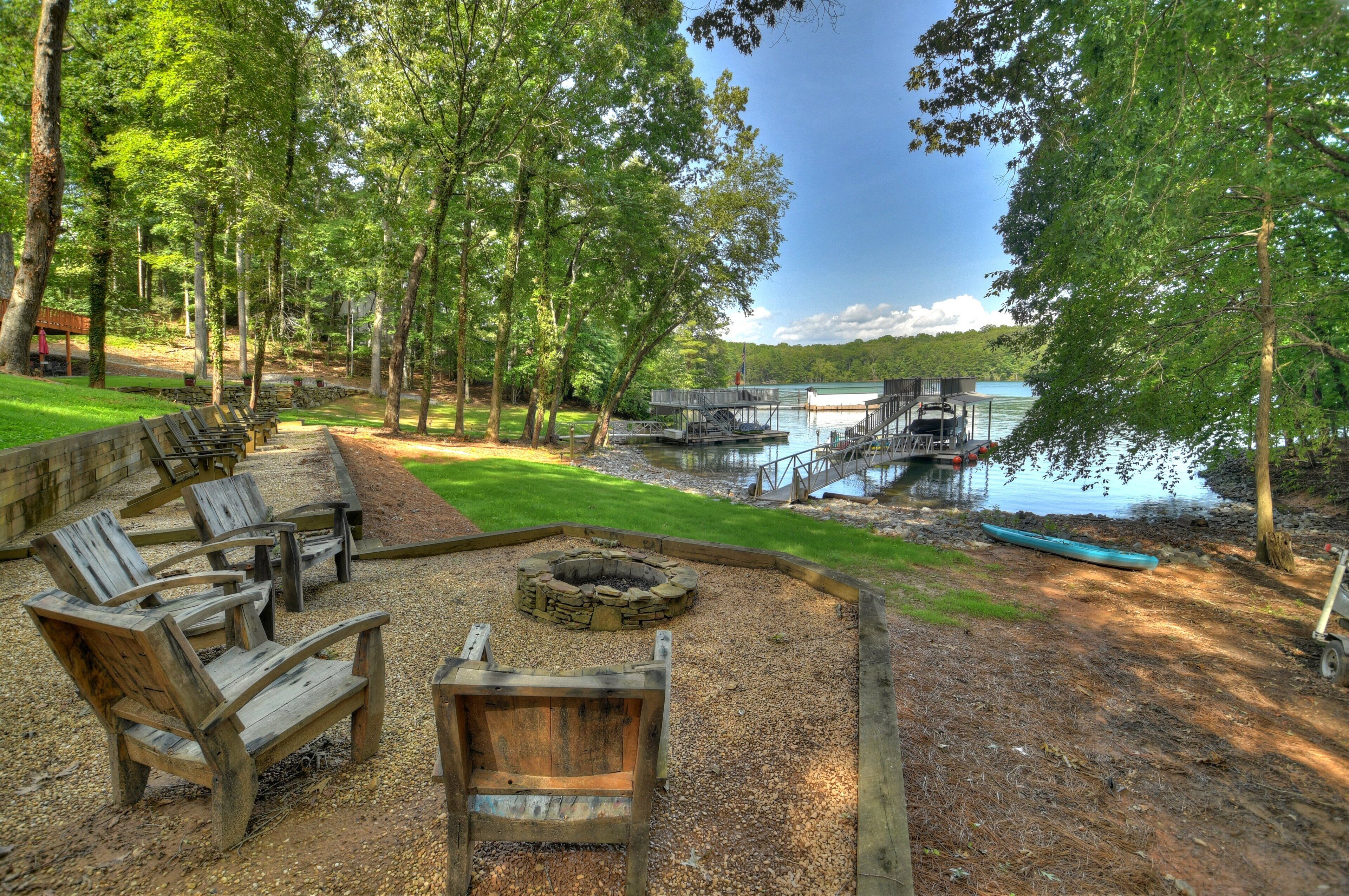 Piney Cove - Waterfront on Lake Blue Ridge | Private Dock | Hot Tub