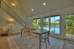 Dining - Piney Cove - Waterfront on Lake Blue Ridge | Private Dock | Hot Tub (Blue Ridge)