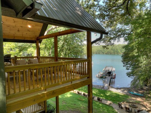 Piney Cove - Waterfront on Lake Blue Ridge | Private Dock | Hot Tub