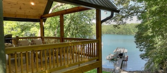 Piney Cove - Waterfront on Lake Blue Ridge | Private Dock | Hot Tub