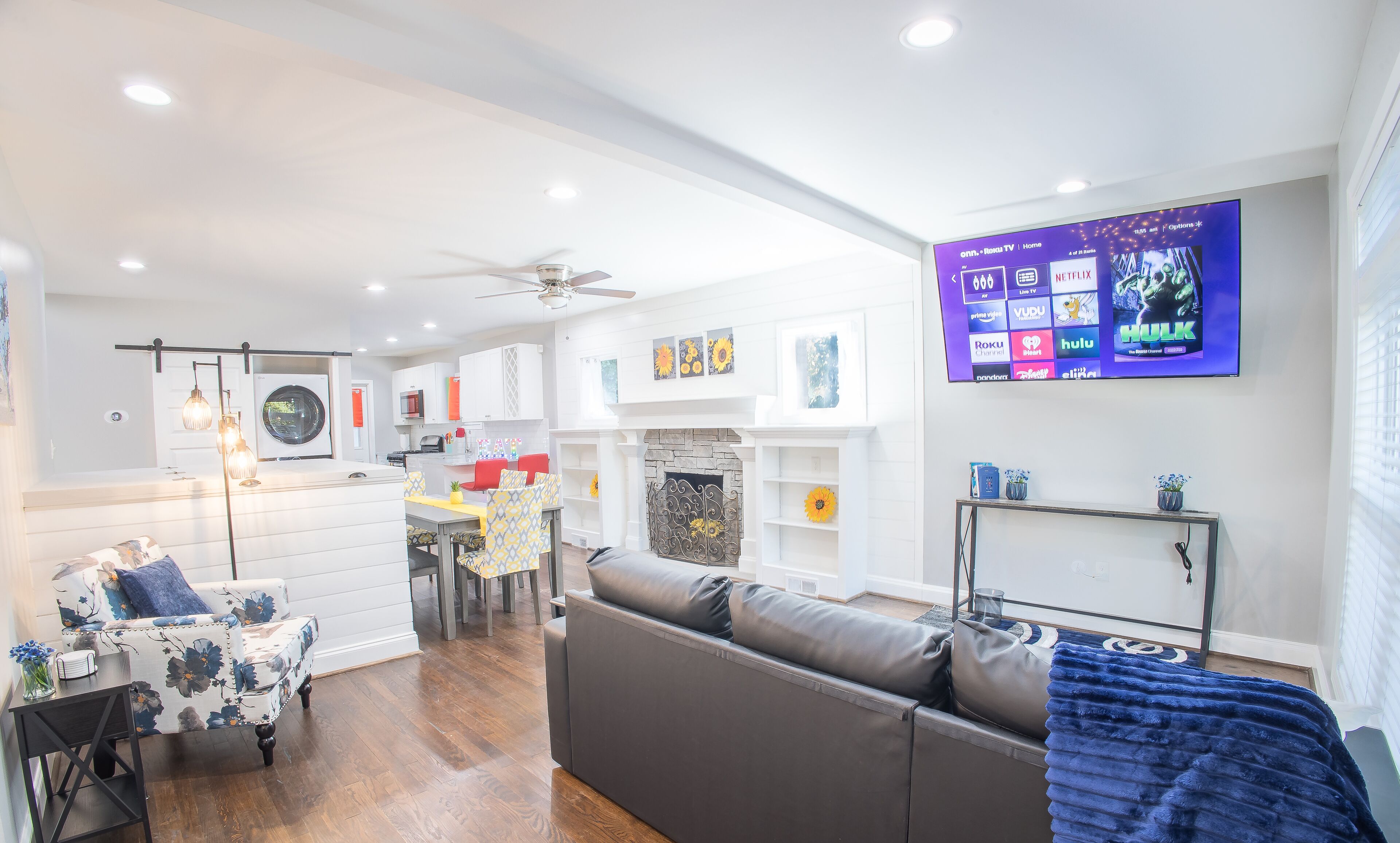 Amazing 2-Homes-In-1! Entire Home Backyard, Deck & Patio For Your Group
