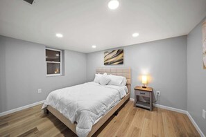 4 bedrooms, iron/ironing board, WiFi, bed sheets