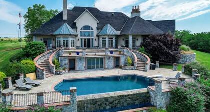 Manor on the 7th Luxury minutes away from History
