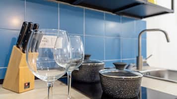 Classic Room | Private kitchen | Fridge, stovetop, coffee/tea maker, cookware/dishes/utensils