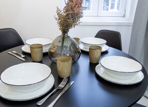 Classic Room | Private kitchen | Fridge, stovetop, coffee/tea maker, cookware/dishes/utensils - Ghiberti - Stylish Apartment (Trieste)