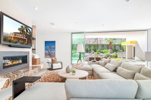 Télévision, cheminée