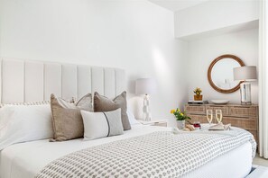 4 bedrooms, iron/ironing board, free WiFi, bed sheets - 'Rising Sun' South Palm Springs glam (Palm Springs)