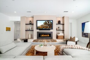TV, fireplace - 'Rising Sun' South Palm Springs glam (Palm Springs)