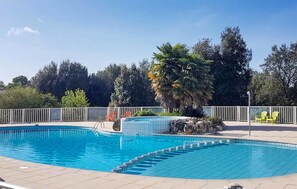 A heated pool - Amazing home in Saint-Savinien (Saint-Savinien)