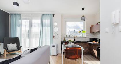 Deluxe house 5 miles to an Old Town with double walk-in shower and Victorian tub