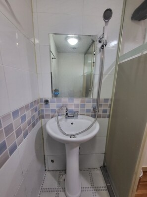 Basic Single Room, 1 Twin Bed, Non Smoking, Lakeside | Bathroom | Shower, hair dryer, towels - 2U HOSTEL & GUEST HOUSE (Seoul)