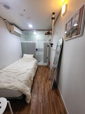Basic Single Room, 1 Twin Bed, Non Smoking, Lakeside | Desk, laptop workspace, free WiFi, bed sheets - 2U HOSTEL & GUEST HOUSE (Seoul)
