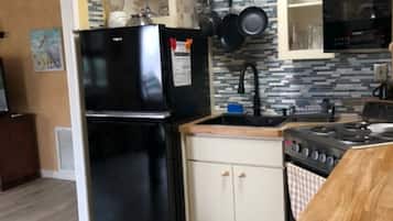 冰箱、微波炉、烤箱、炉灶