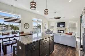 TV, fireplace - CL-8 "Southern Nights" Sat-Sat Semi-Soundfront  Pvt Pool and Hot Tub Corolla Light! (Corolla)