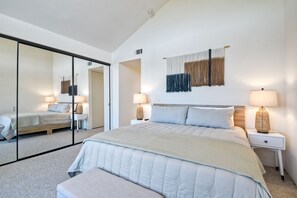 3 bedrooms, desk, iron/ironing board, free WiFi
