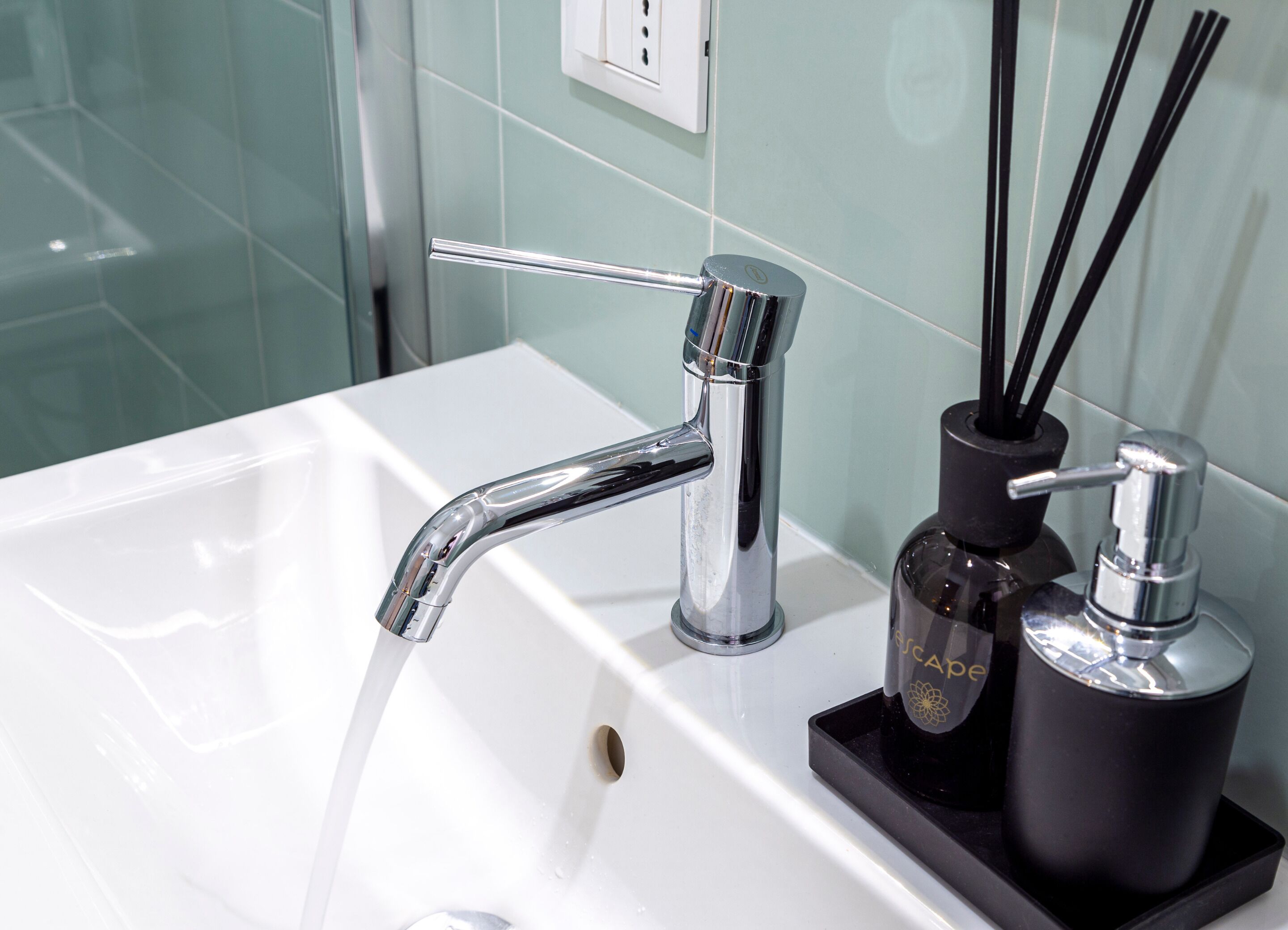 Classic Room | Bathroom | Free toiletries, towels, shampoo, toilet paper