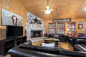 TV - In Concan | Walk to House Pasture | Swimming Pool (Concan)