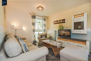 Televisión, reproductor de DVD, estéreo