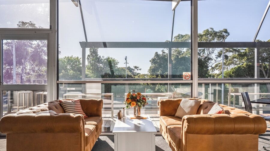 Bridport Bay Inn