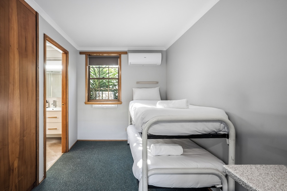 Bridport Bay Inn by null