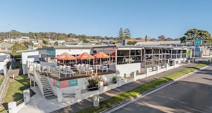 Bridport Bay Inn