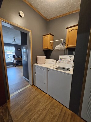 Interior - Camerons on the Creek,your next vacation getaway in the 1000 Islands! (Alexandria Bay)