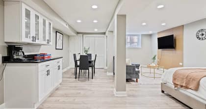 New Garden Studio near Wrigley/DePaul/Dwtn