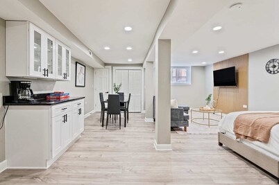 New Garden Studio near Wrigley/DePaul/Dwtn